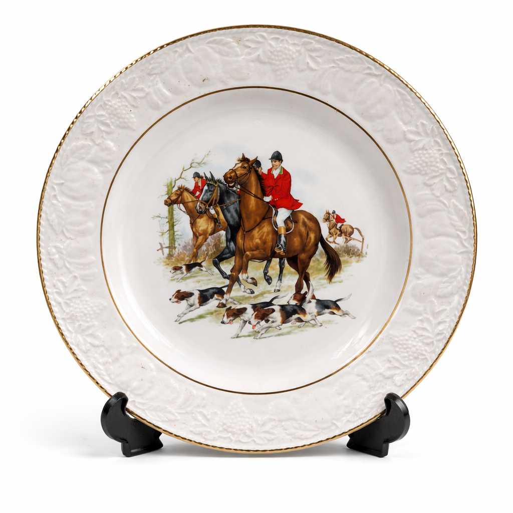 Crown Ducal Florentine Dinner Plate with English Fox Hunt Scene